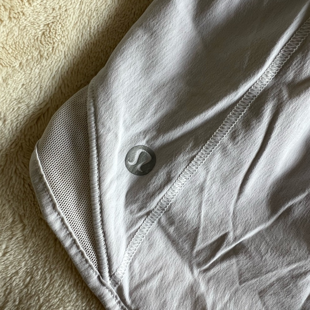 Lululemon Hotty Hot 2.5” Low-Rise Short
